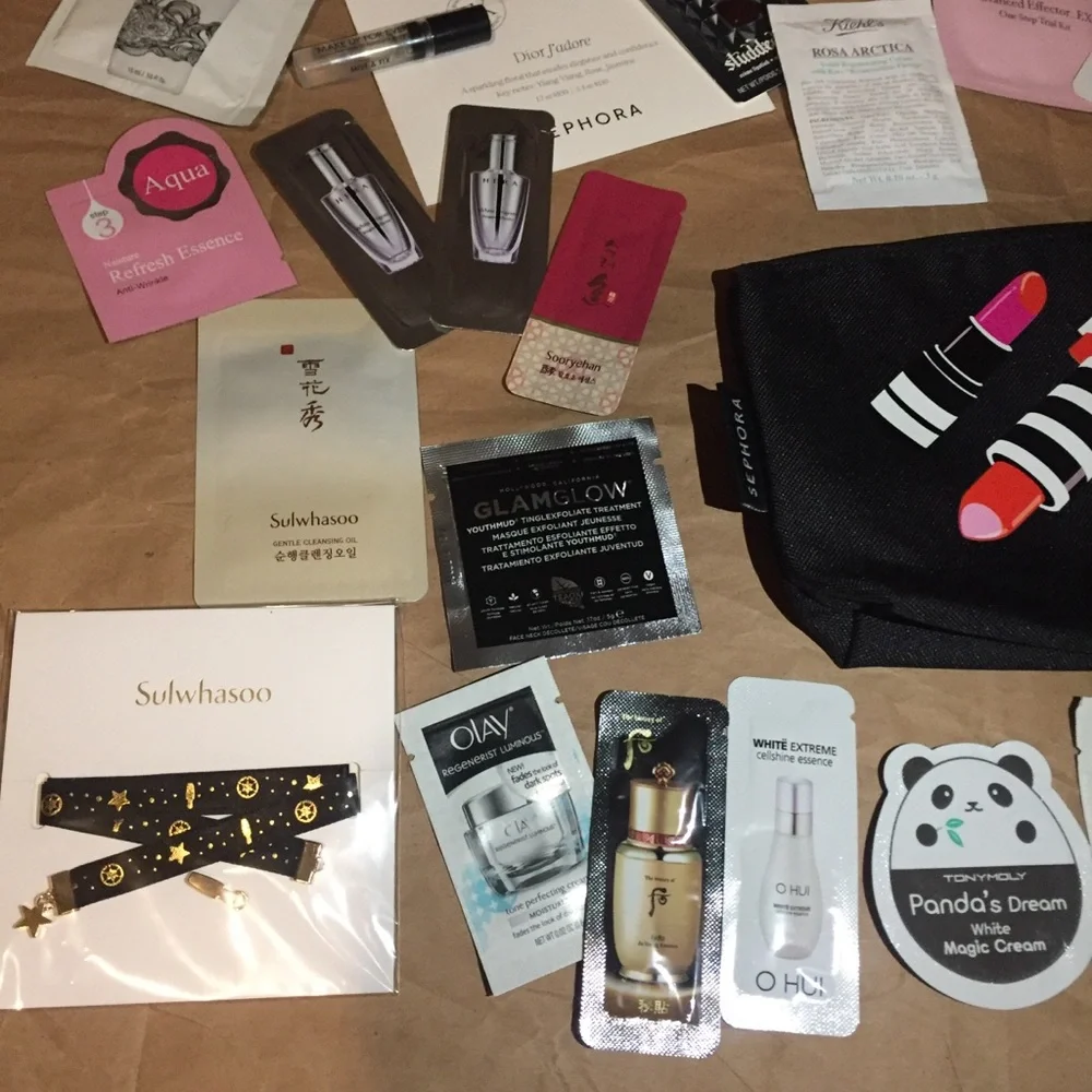 37 pcs beauty samples & Sephora makeup bag